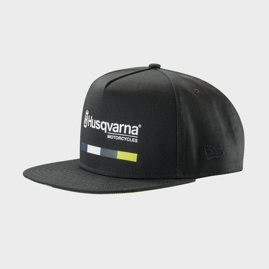 HUSQVARNA STRIPED FLAT CAP OS – UHS210072300
